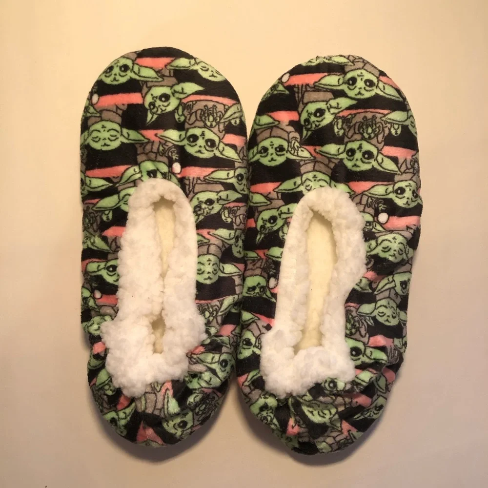 Grogu Baby Yoda Fuzzy House Slippers Disney Mandolorian The Child NWOT - Picture 4 of 5